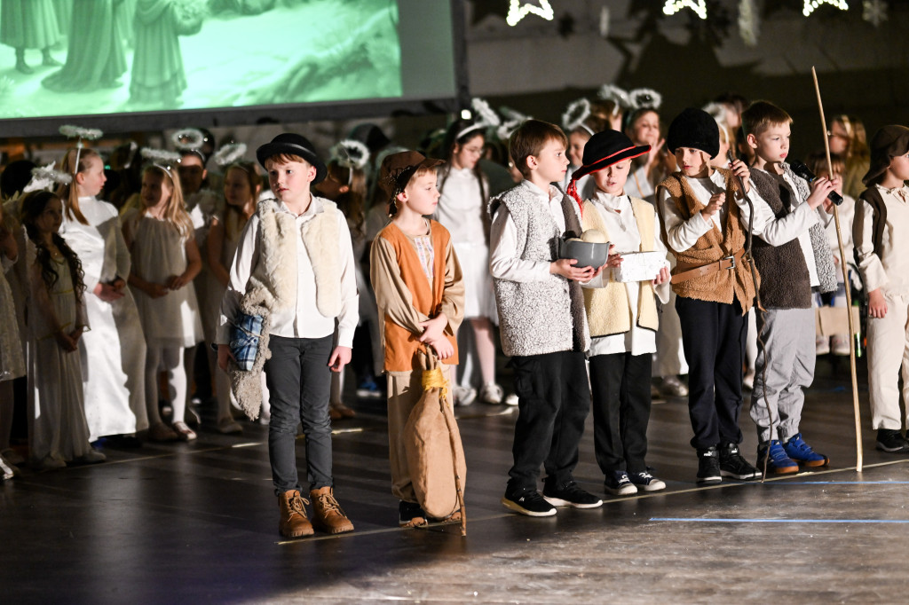 Kiermasz dla Lenki i jasełka w Czwórce