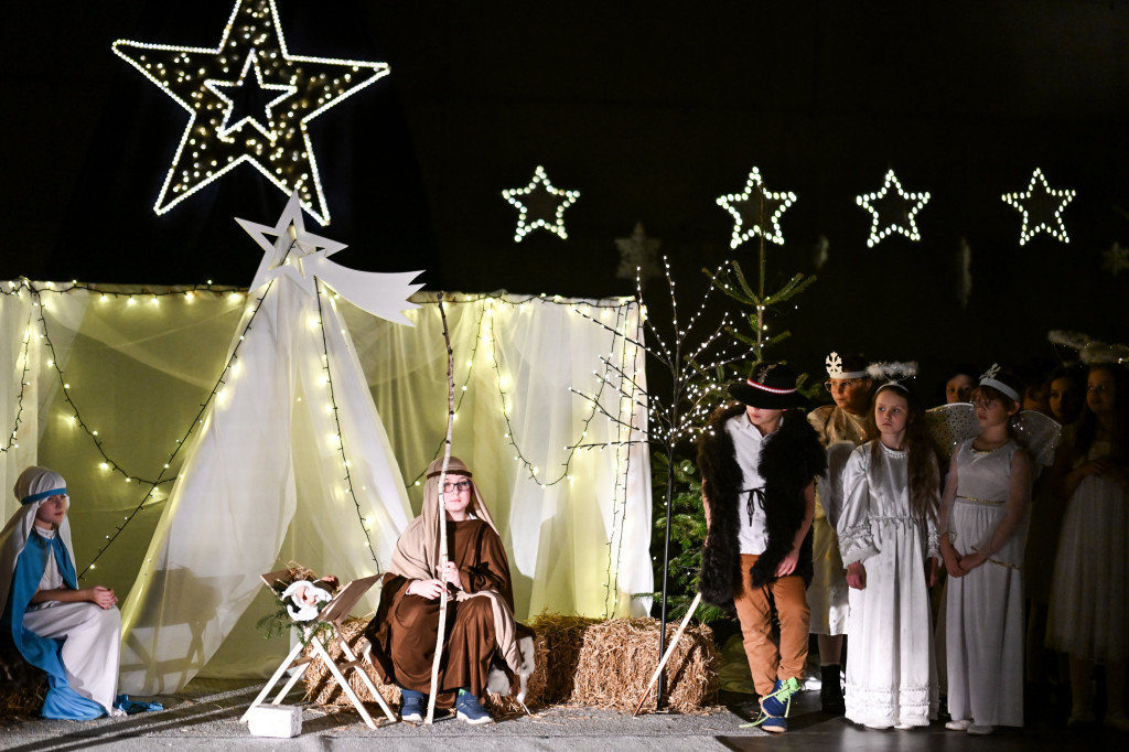 Kiermasz dla Lenki i jasełka w Czwórce