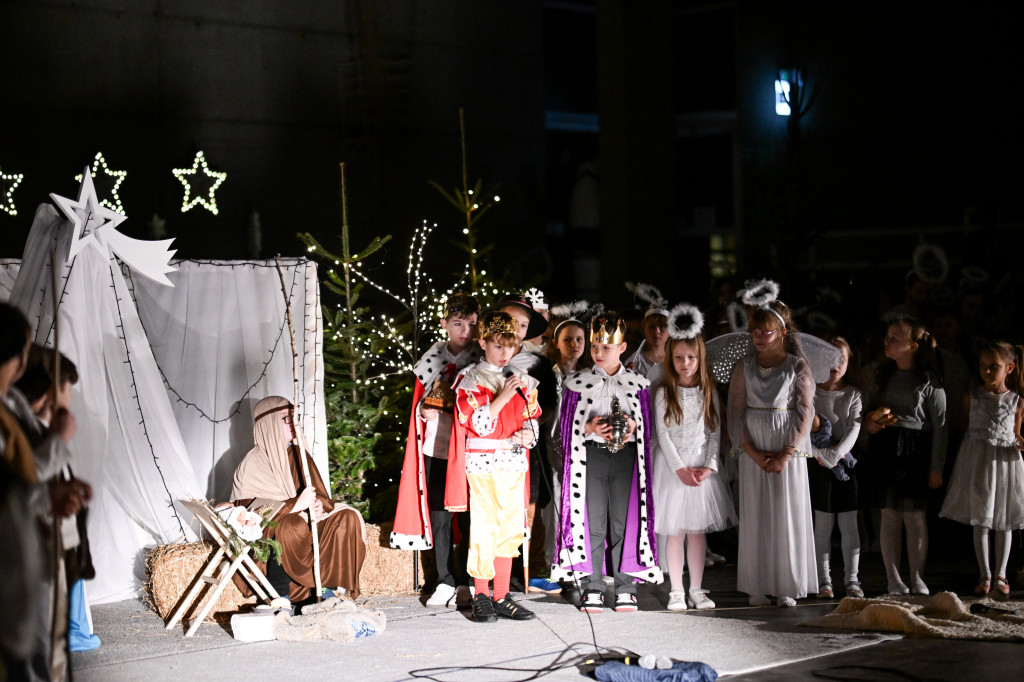 Kiermasz dla Lenki i jasełka w Czwórce