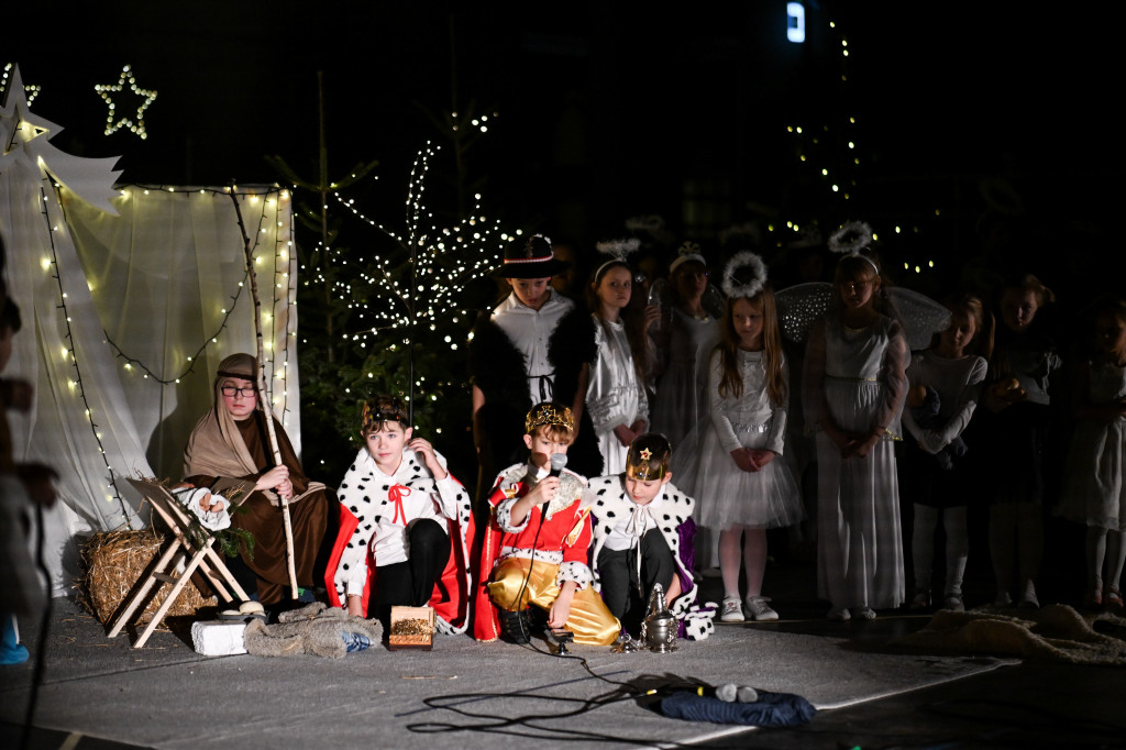 Kiermasz dla Lenki i jasełka w Czwórce