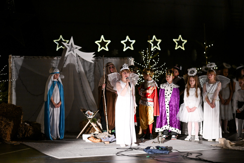 Kiermasz dla Lenki i jasełka w Czwórce