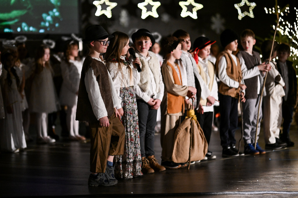 Kiermasz dla Lenki i jasełka w Czwórce