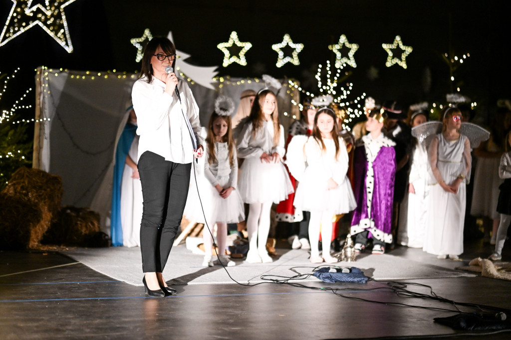 Kiermasz dla Lenki i jasełka w Czwórce