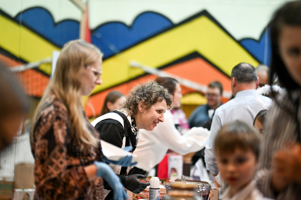 Kiermasz dla Lenki i jasełka w Czwórce