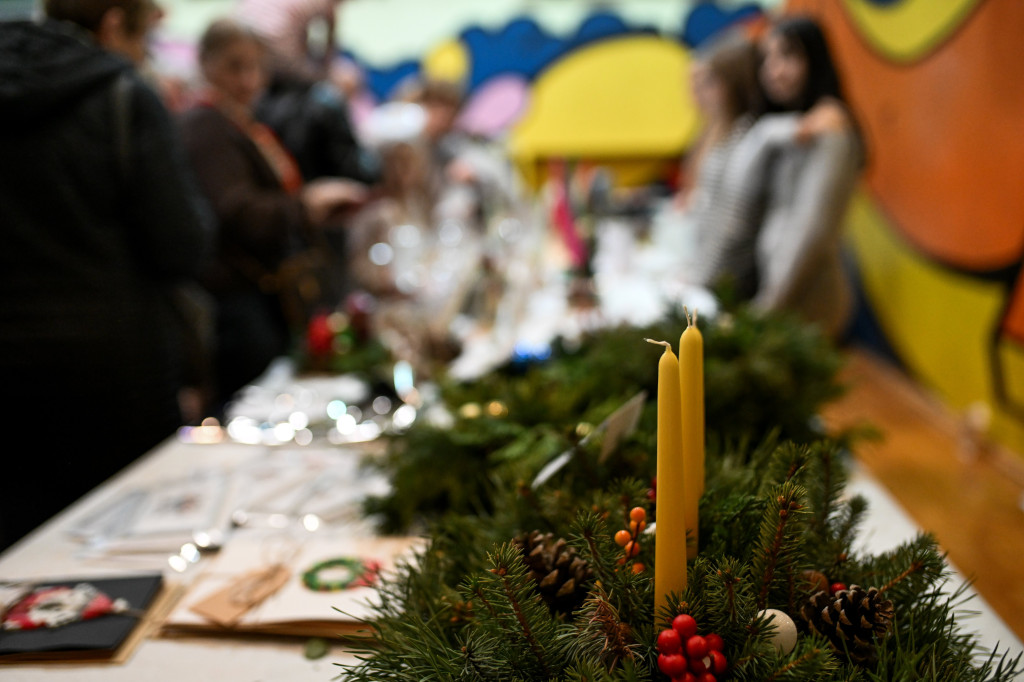 Kiermasz dla Lenki i jasełka w Czwórce