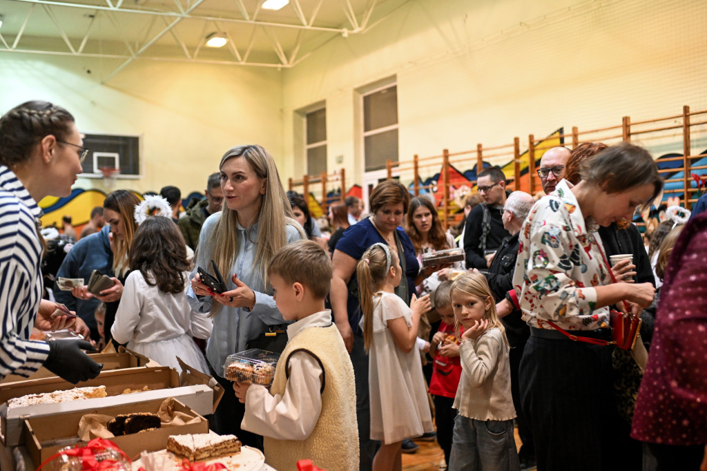 Kiermasz dla Lenki i jasełka w Czwórce