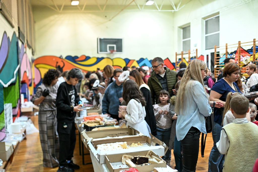 Kiermasz dla Lenki i jasełka w Czwórce