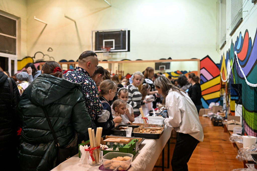 Kiermasz dla Lenki i jasełka w Czwórce