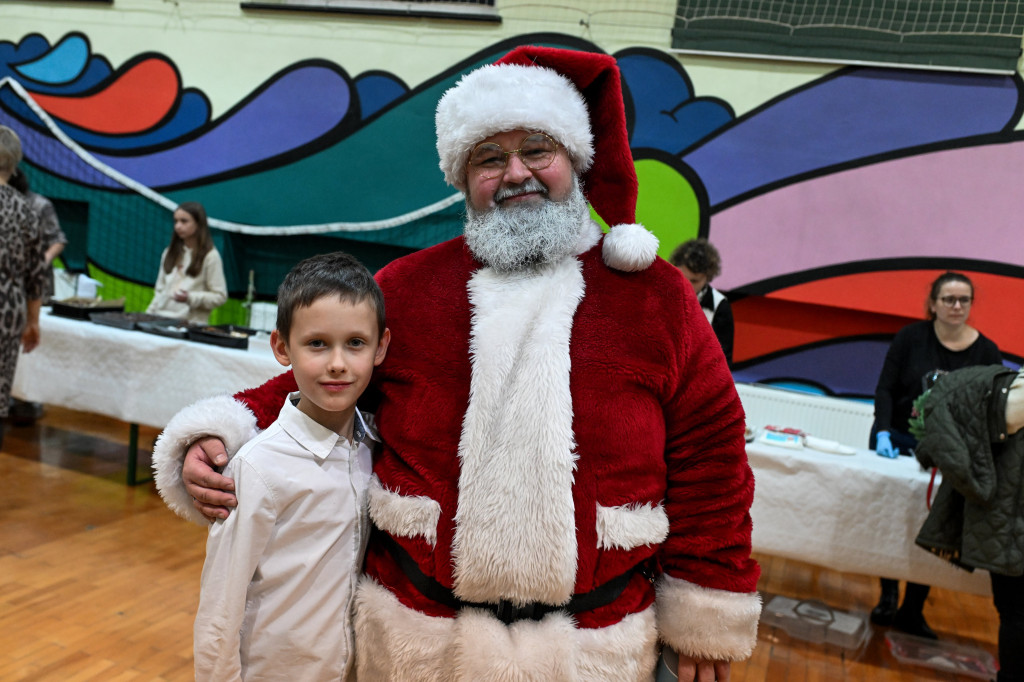 Kiermasz dla Lenki i jasełka w Czwórce