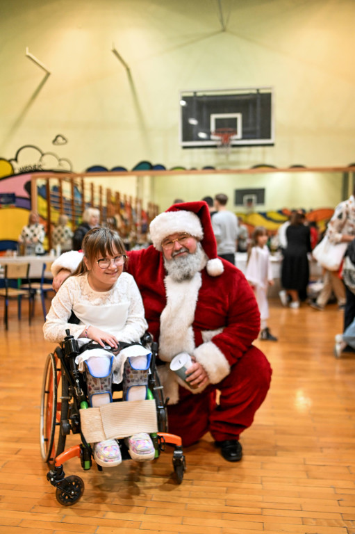Kiermasz dla Lenki i jasełka w Czwórce