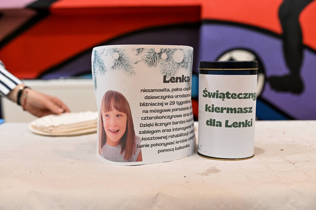 Kiermasz dla Lenki i jasełka w Czwórce