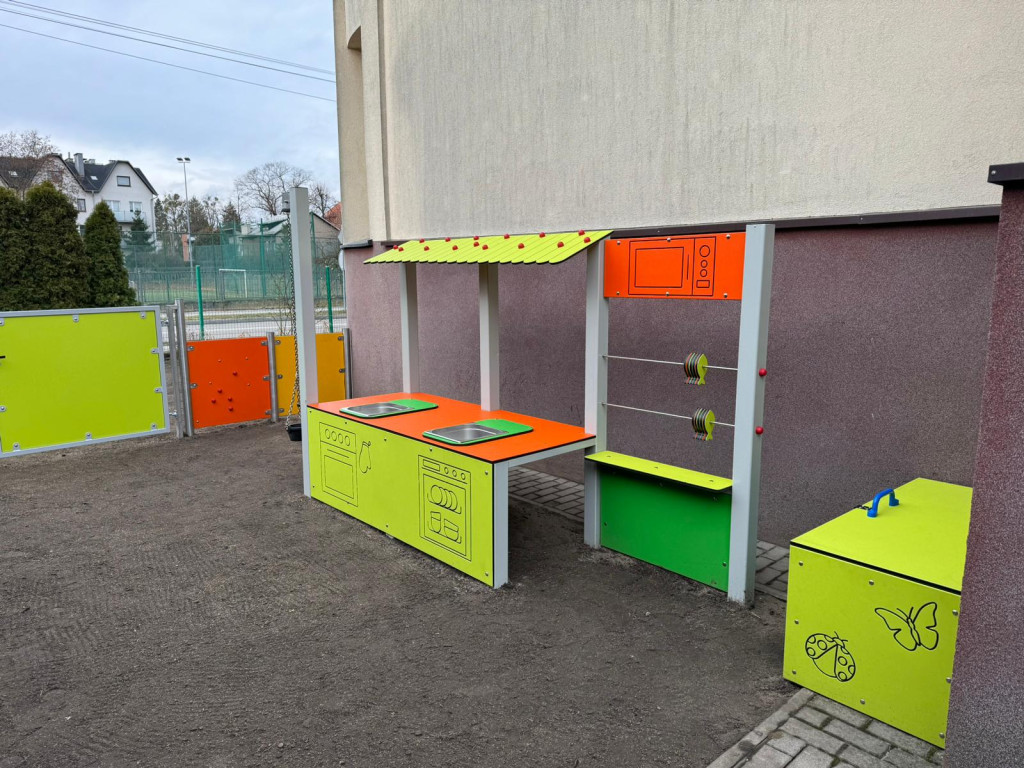 Lubliniec. Plac zabaw przy żłobku po liftingu