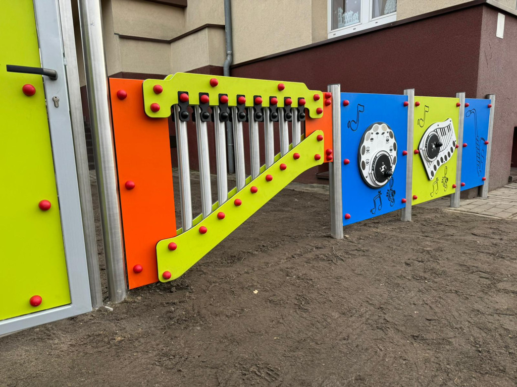 Lubliniec. Plac zabaw przy żłobku po liftingu