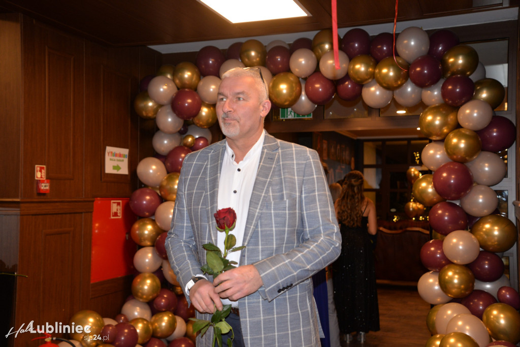 Studniówka Mickiewicza. Młodość, taniec, zabawa