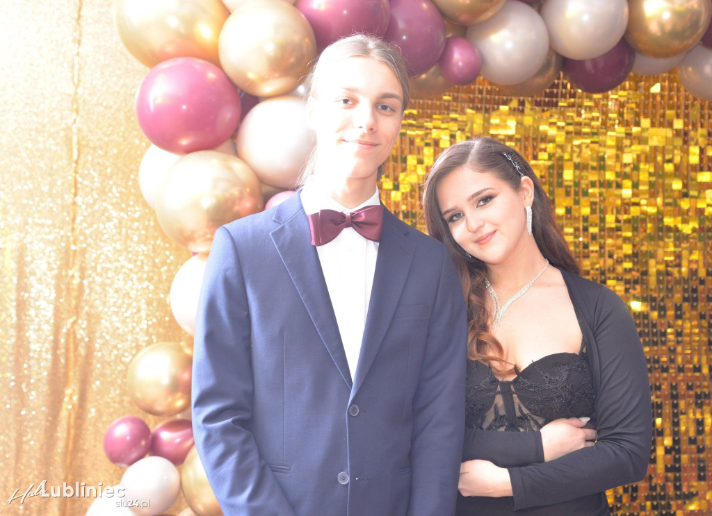 Studniówka Mickiewicza. Młodość, taniec, zabawa