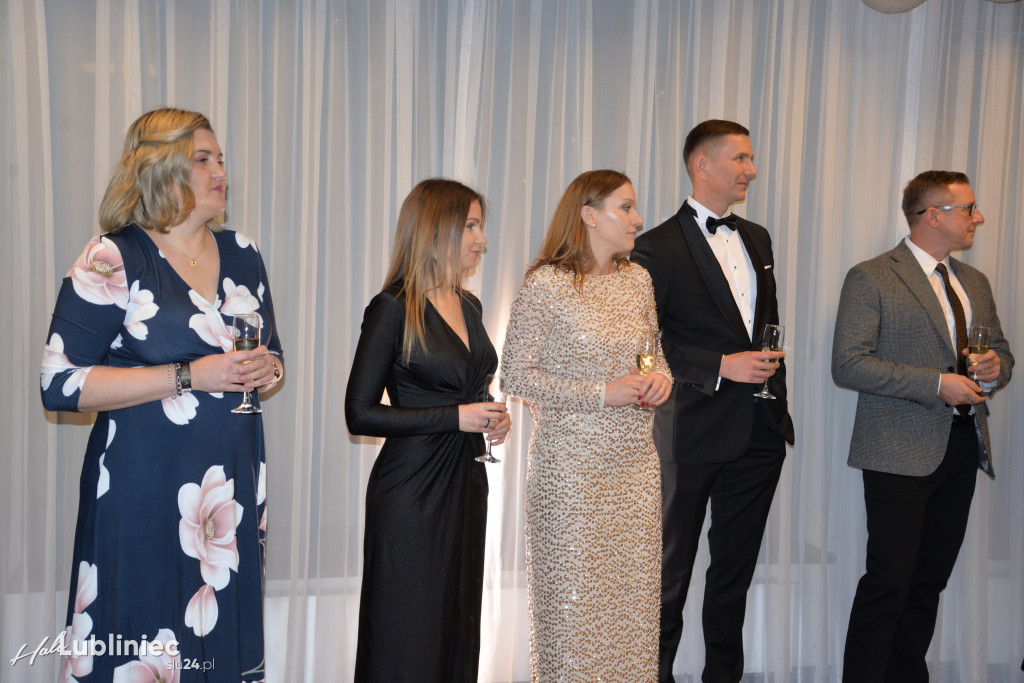 Studniówka Mickiewicza. Młodość, taniec, zabawa