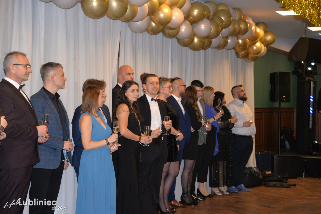 Studniówka Mickiewicza. Młodość, taniec, zabawa