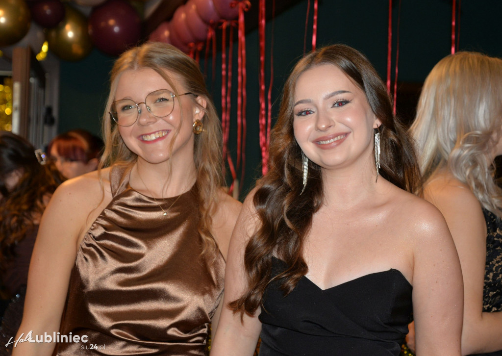 Studniówka Mickiewicza. Młodość, taniec, zabawa