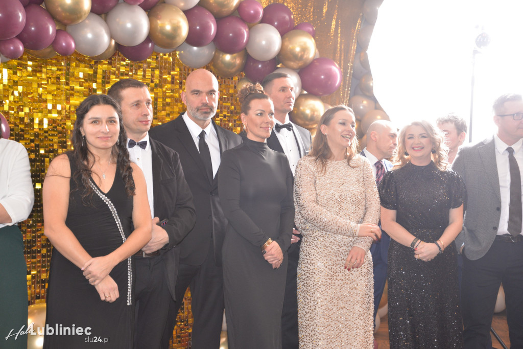 Studniówka Mickiewicza. Młodość, taniec, zabawa