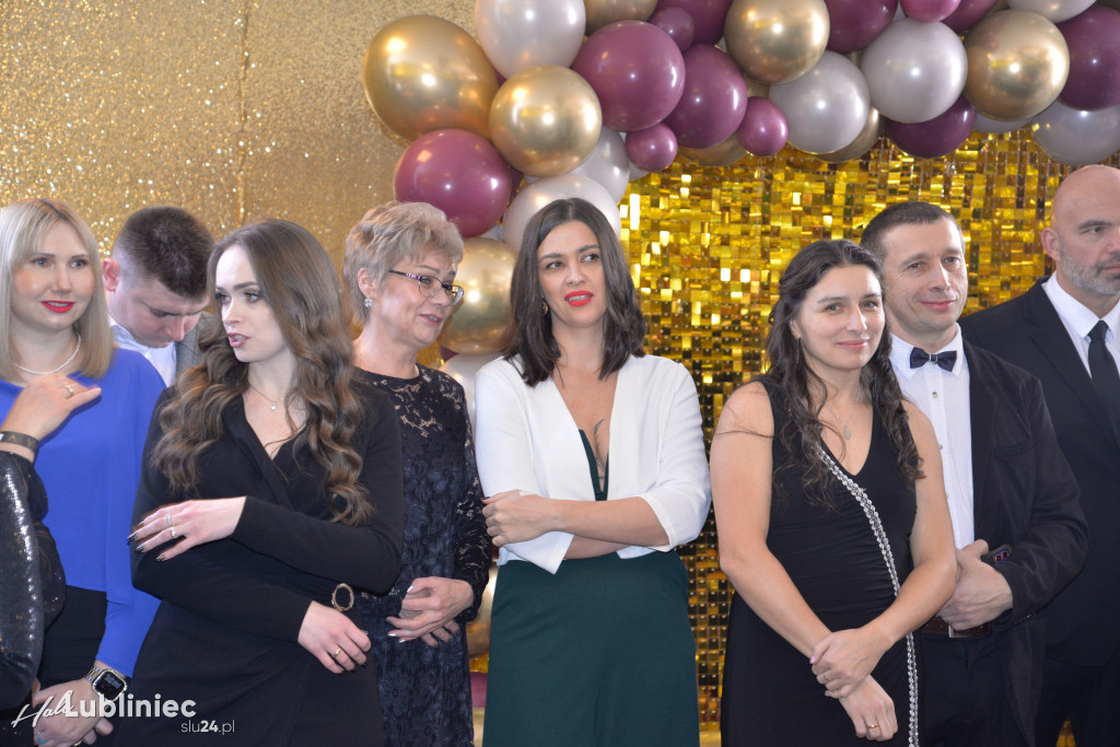 Studniówka Mickiewicza. Młodość, taniec, zabawa