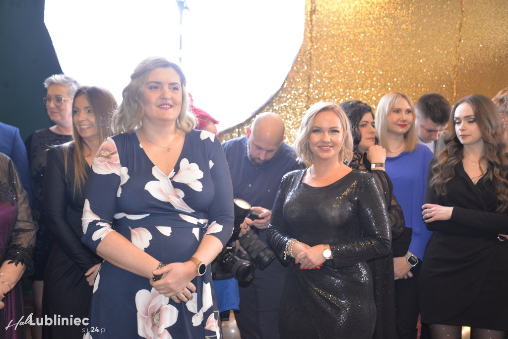 Studniówka Mickiewicza. Młodość, taniec, zabawa