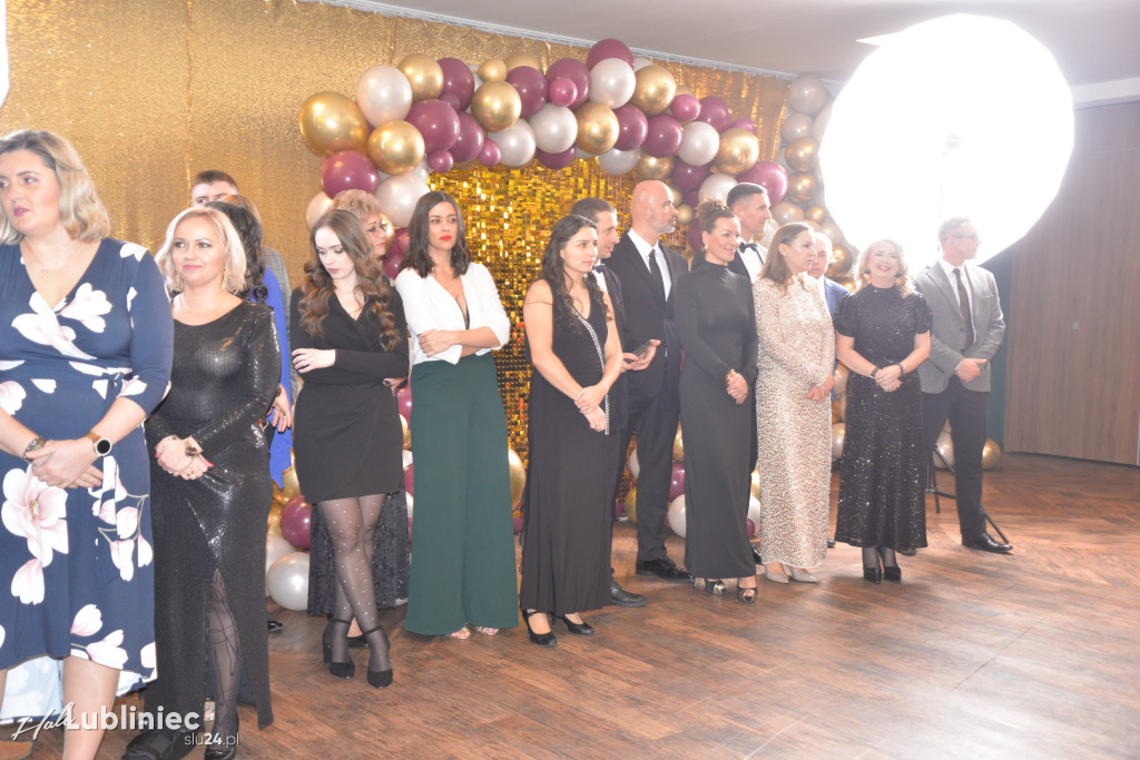 Studniówka Mickiewicza. Młodość, taniec, zabawa