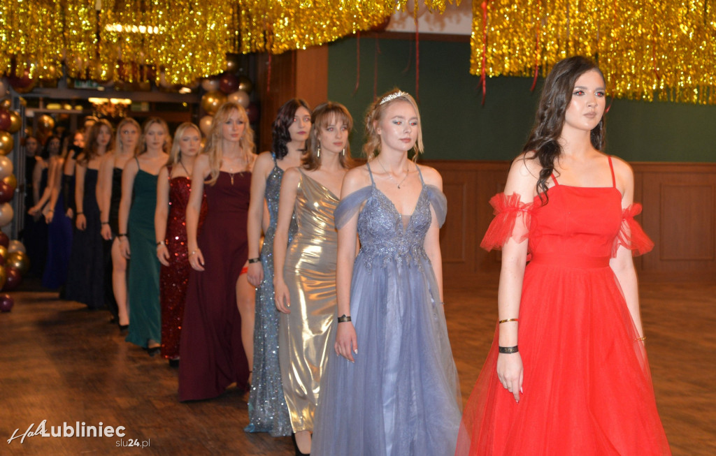 Studniówka Mickiewicza. Młodość, taniec, zabawa