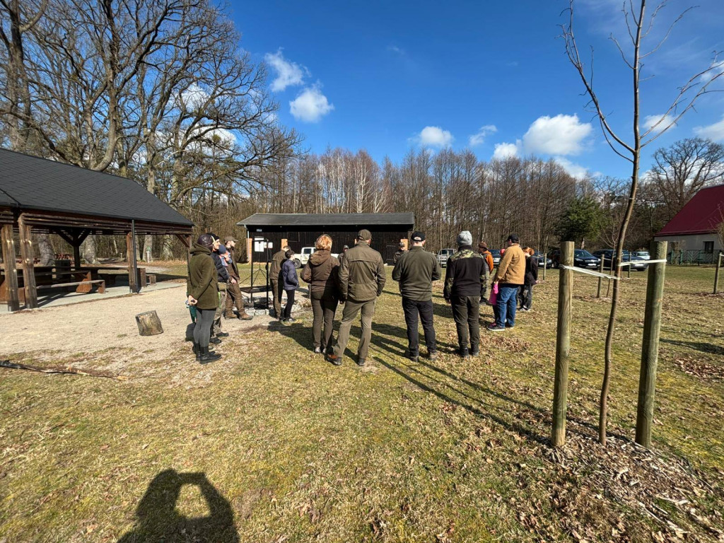 Mieszkańcy posadzili las z leśnikami w Lublińcu