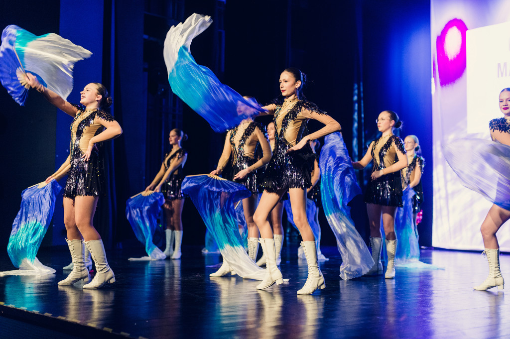 Lubliniec. Mażoretki Szafir na scenie