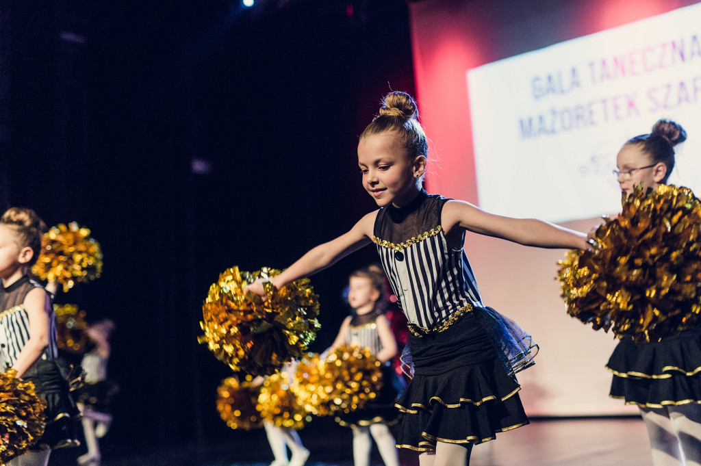 Lubliniec. Mażoretki Szafir na scenie
