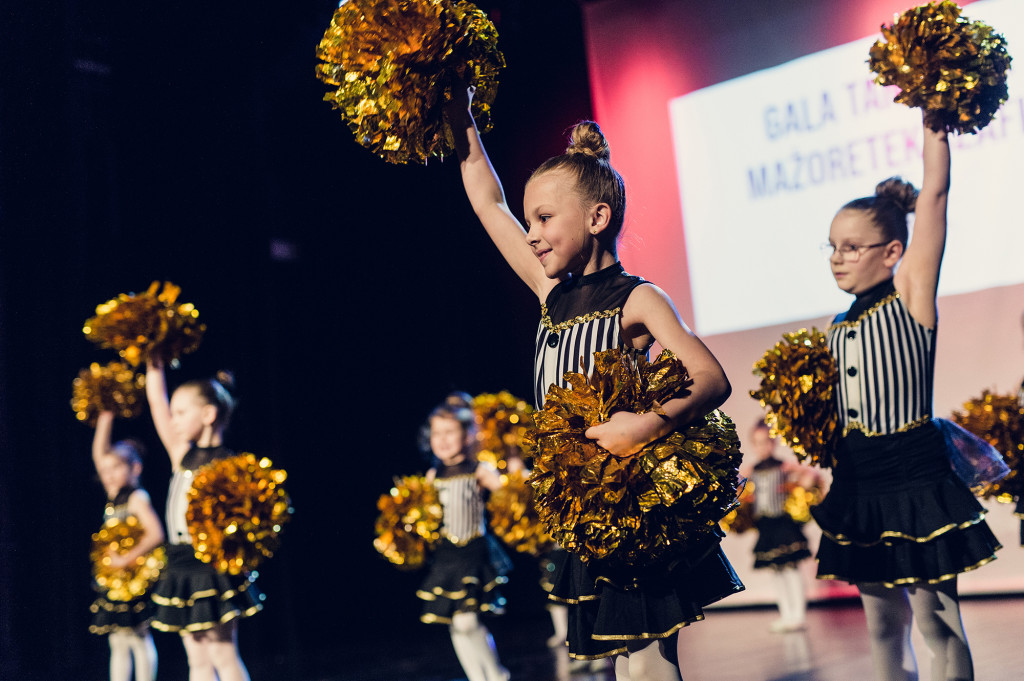 Lubliniec. Mażoretki Szafir na scenie