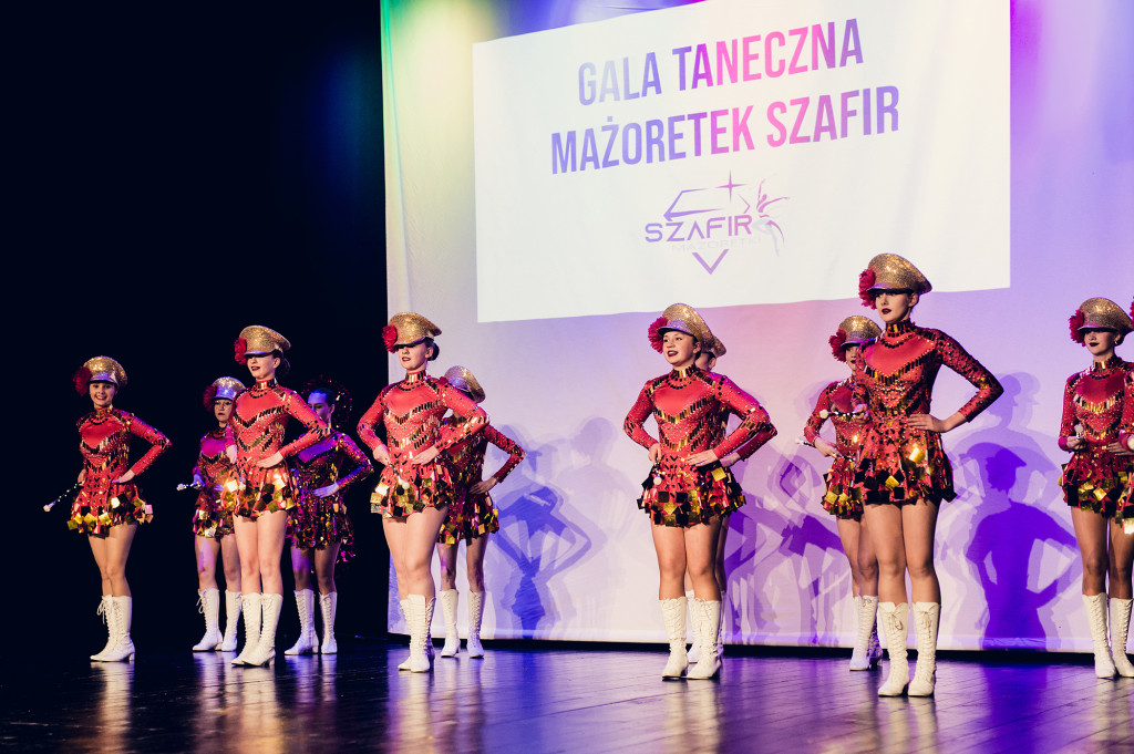 Lubliniec. Mażoretki Szafir na scenie