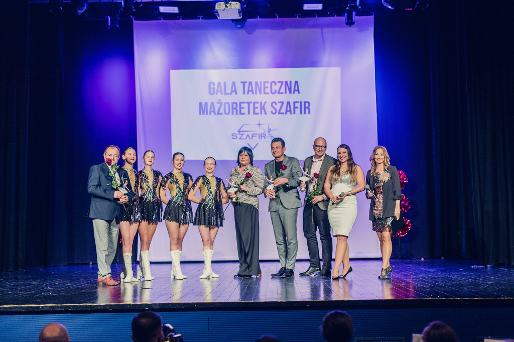 Lubliniec. Mażoretki Szafir na scenie