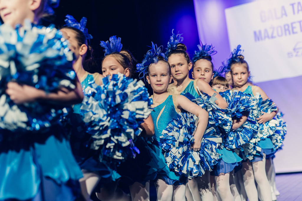 Lubliniec. Mażoretki Szafir na scenie