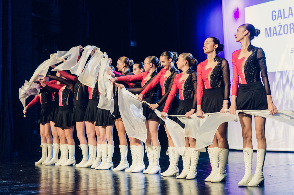 Lubliniec. Mażoretki Szafir na scenie