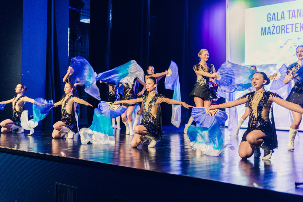 Lubliniec. Mażoretki Szafir na scenie