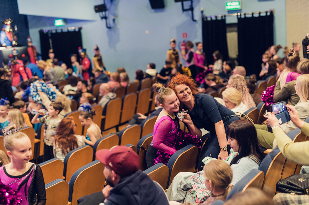 Lubliniec. Mażoretki Szafir na scenie