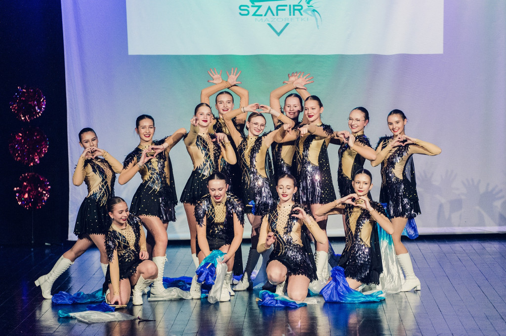 Lubliniec. Mażoretki Szafir na scenie