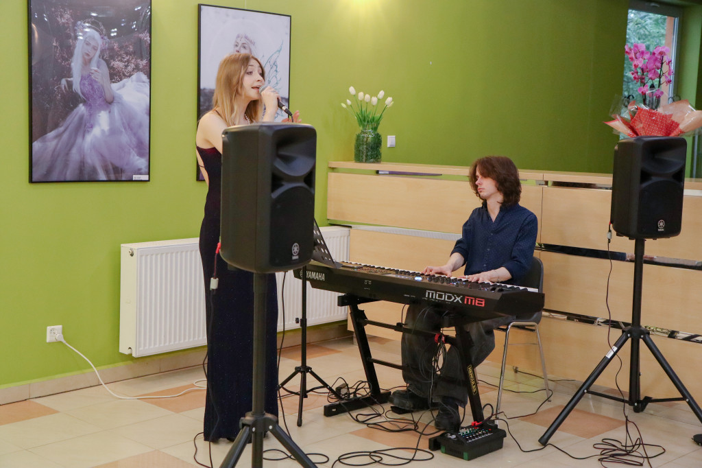 Lubliniec. Fortuńska i Steczkowska na wernisażu