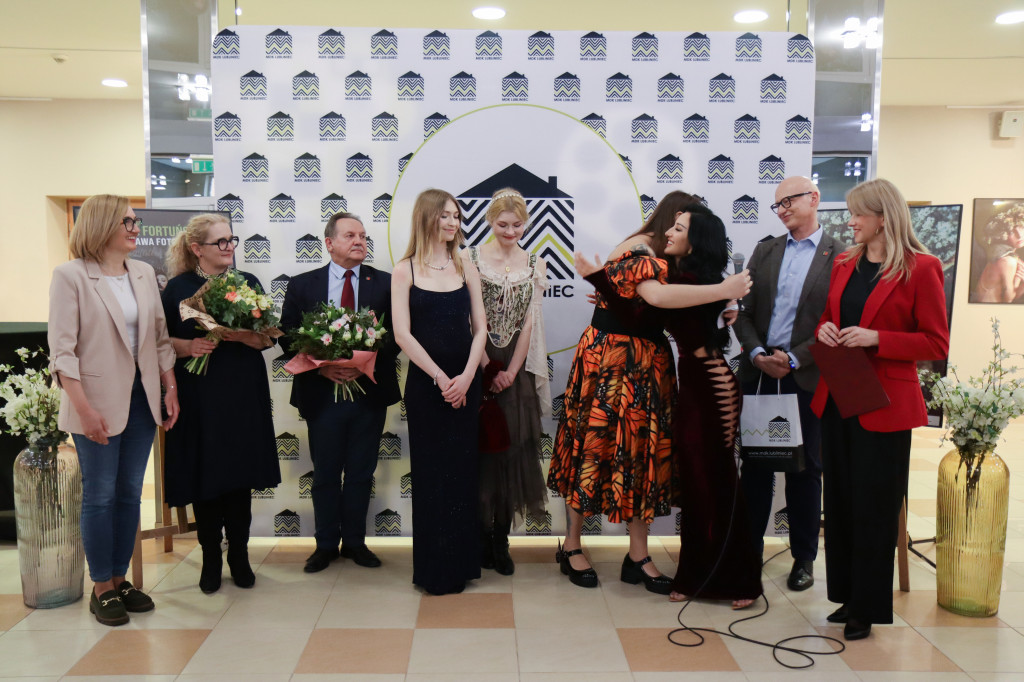 Lubliniec. Fortuńska i Steczkowska na wernisażu