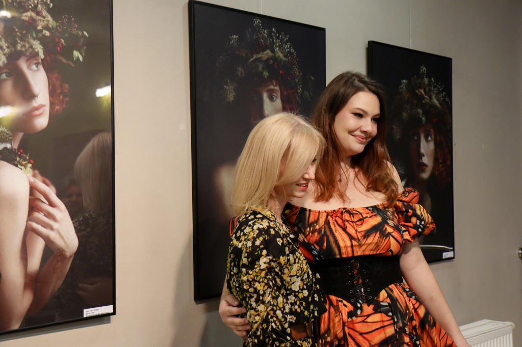 Lubliniec. Fortuńska i Steczkowska na wernisażu