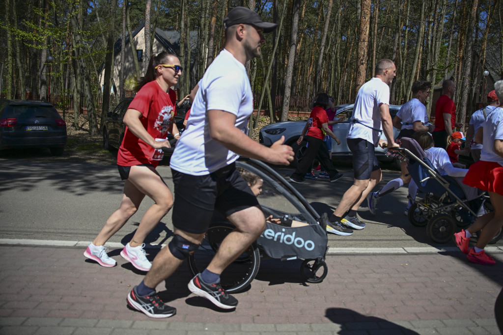Prawie 800 uczestników na starcie biegu