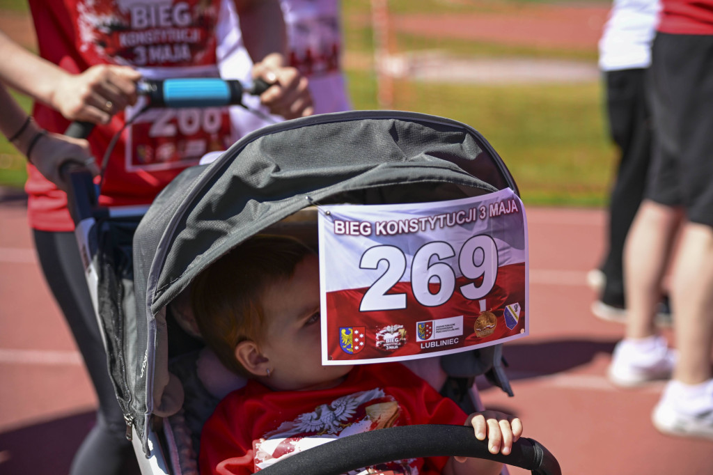 Prawie 800 uczestników na starcie biegu