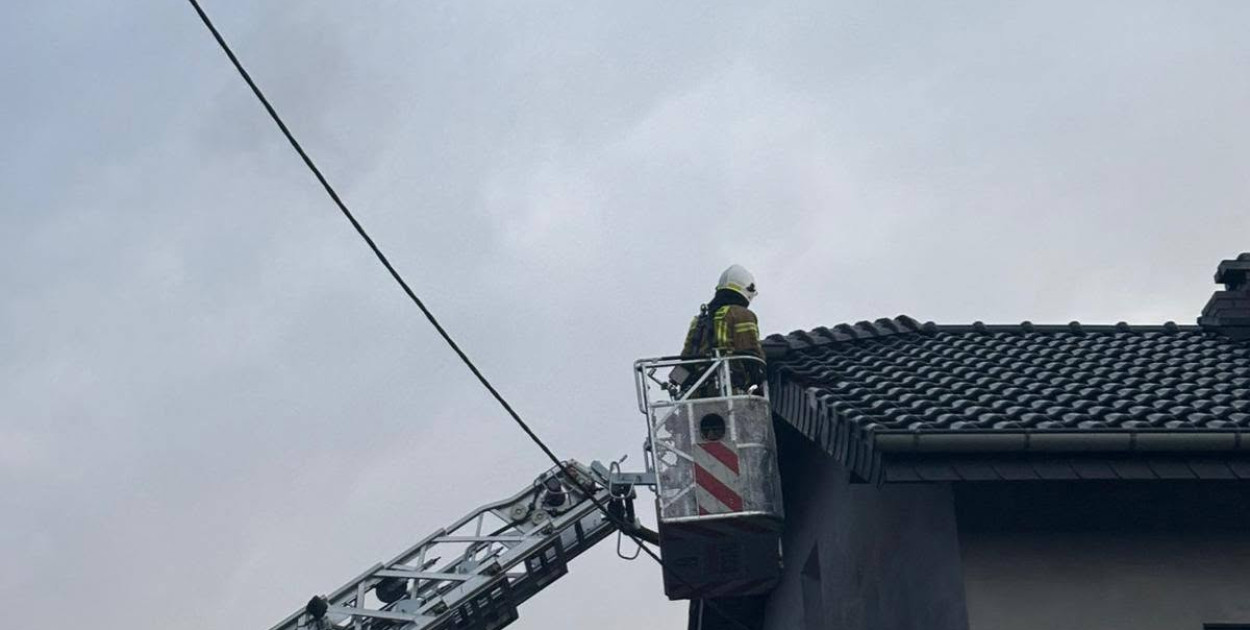 Piorun uderzył w dom, ponad 20 burzowych wyjazdów
