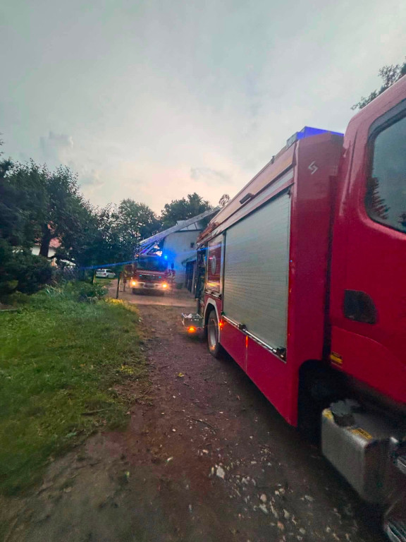 Piorun uderzył w dom, ponad 20 burzowych wyjazdów