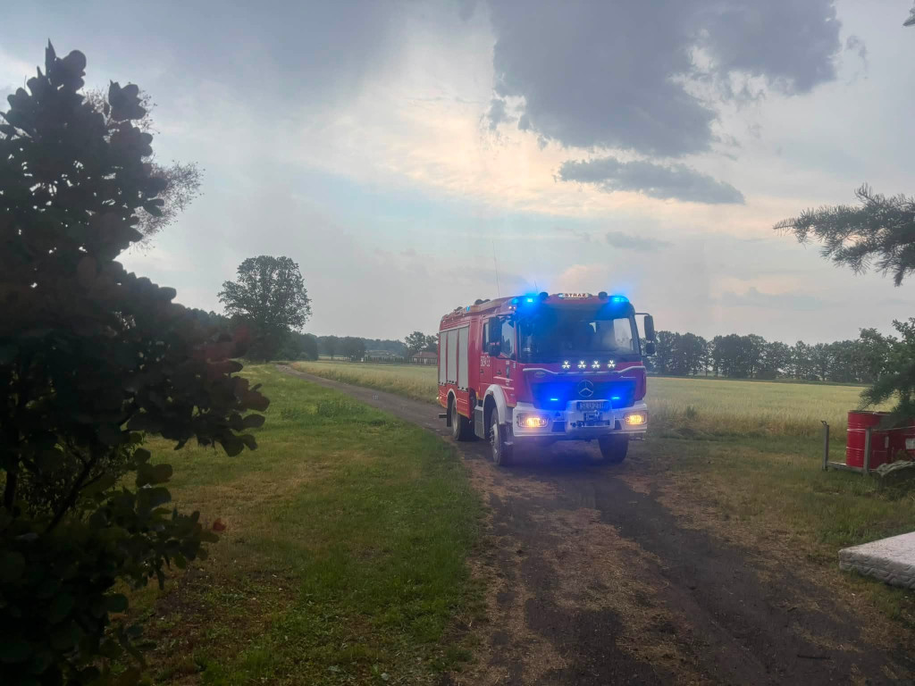 Piorun uderzył w dom, ponad 20 burzowych wyjazdów