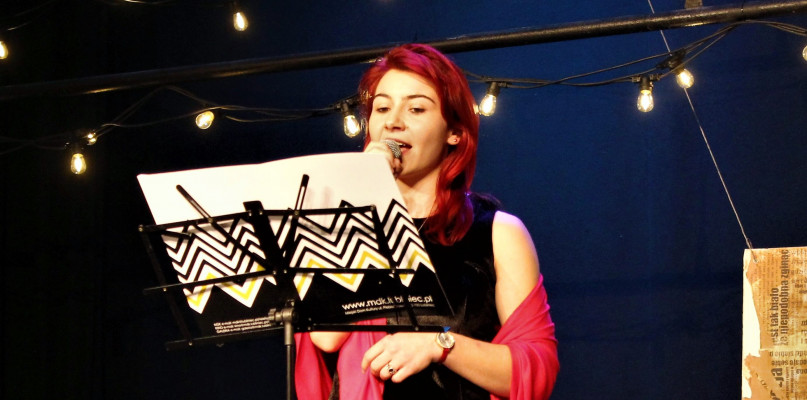 Aktorzy Teatru po Pracy zaczarowali publiczność w nastrojowym wieczorze „Mężczyźni kobietom”. Fot. MDK Lubliniec