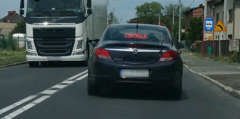 W samochodzie obok byli policjanci. Fot. KPP w Tarnowskich Górach