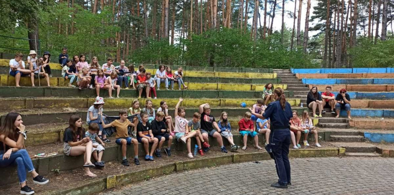 Policjanci na obozie harcerskim w Kokotku. Fot. Archiwum policji