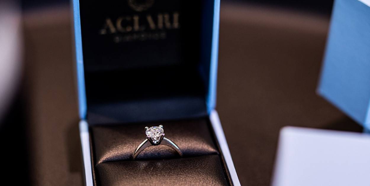 Czym zachwycają nas złote pierścionki od Aclari Diamonds?